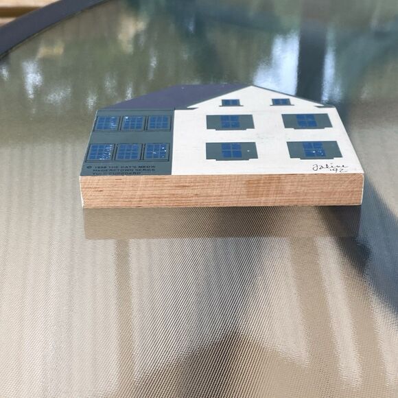 Yule Cupboard ~ Hagerstown Series Faline Cat’s Meow 1991 Shelf Sitter Signed - Picture 3 of 6